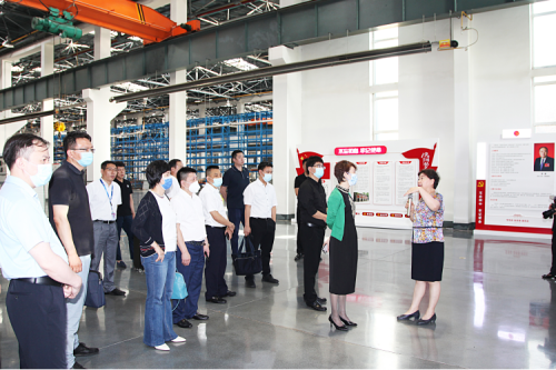 泉州市委常委、组织部部长卢秀萍一行莅临新盛娱乐集团调研考察